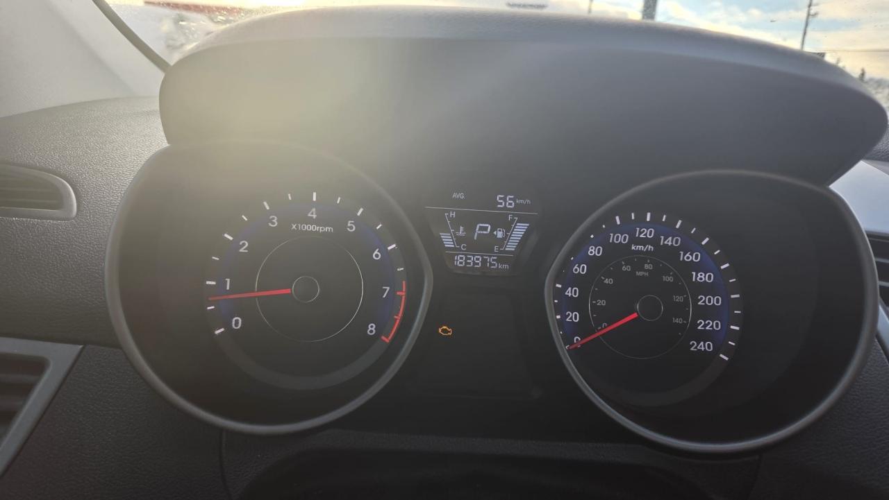 2015 Hyundai Elantra Limited, NO ACCIDENTS, WELL SERVICED, CERTIFIED Photo