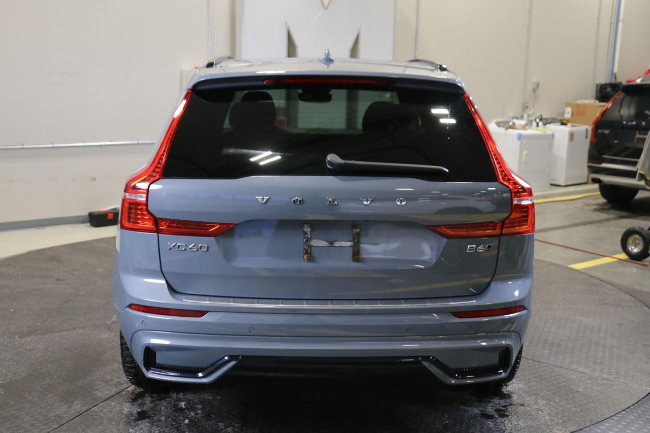 2022 Volvo XC60 AWD R-Design - NAVI|PANO|CAMERA|BLINDSPOT|2xRIMS Photo4