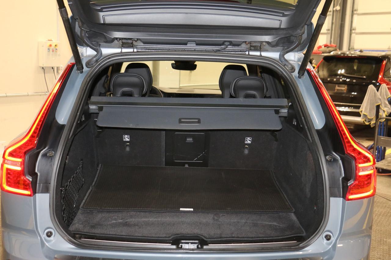 2022 Volvo XC60 AWD R-Design - NAVI|PANO|CAMERA|BLINDSPOT|2xRIMS Photo