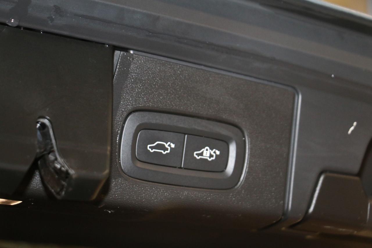 2022 Volvo XC60 AWD R-Design - NAVI|PANO|CAMERA|BLINDSPOT|2xRIMS Photo