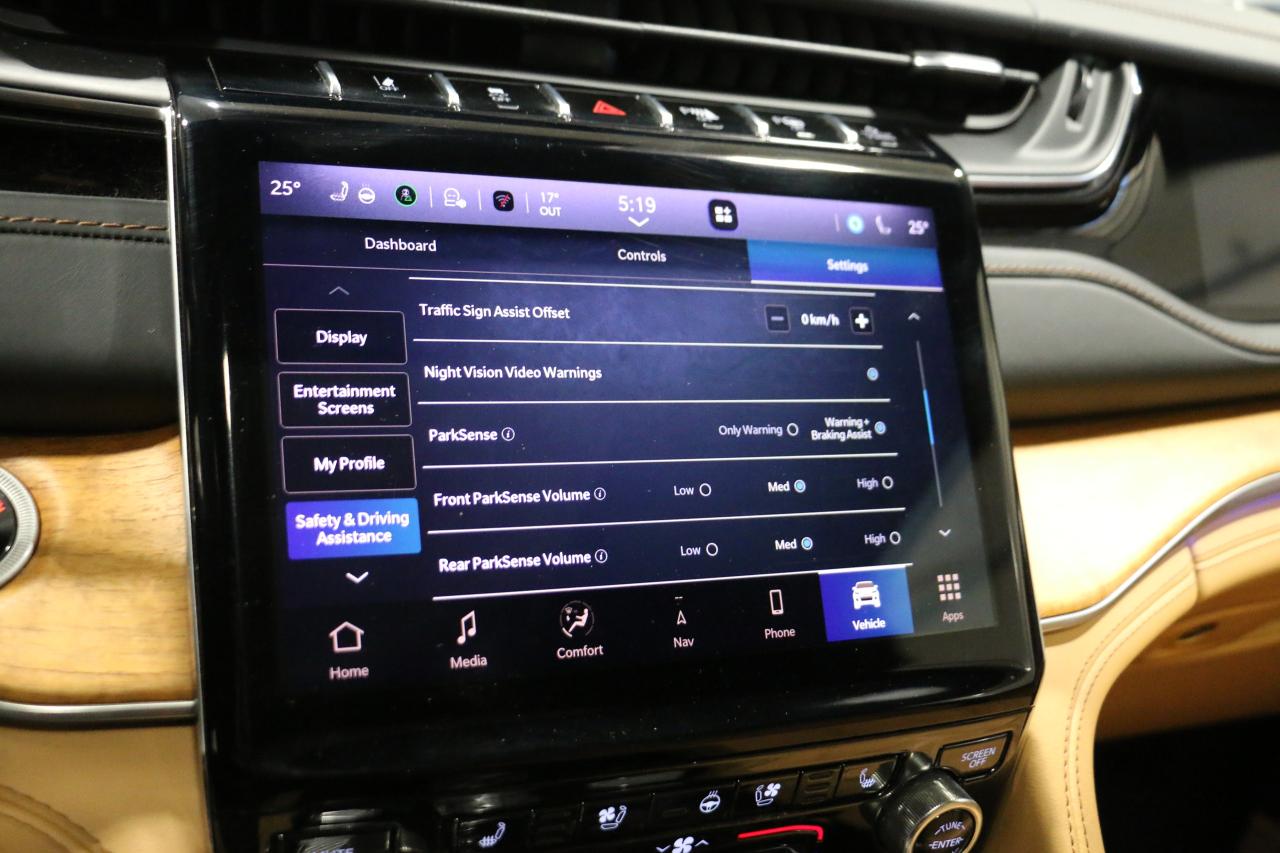 2022 Jeep Grand Cherokee SUMMIT 4X4 5.7L HEMI - NIGHTVISION|MASSAGE|NAVI Photo