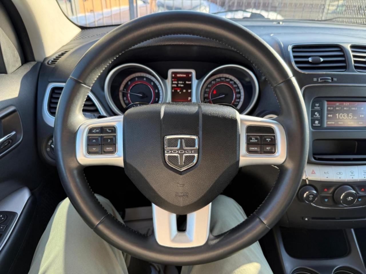 2015 Dodge Journey SXT/ 7 SEATS/ PUSH START/ 3 KEYS/ SERVICE RECS - Photo #11