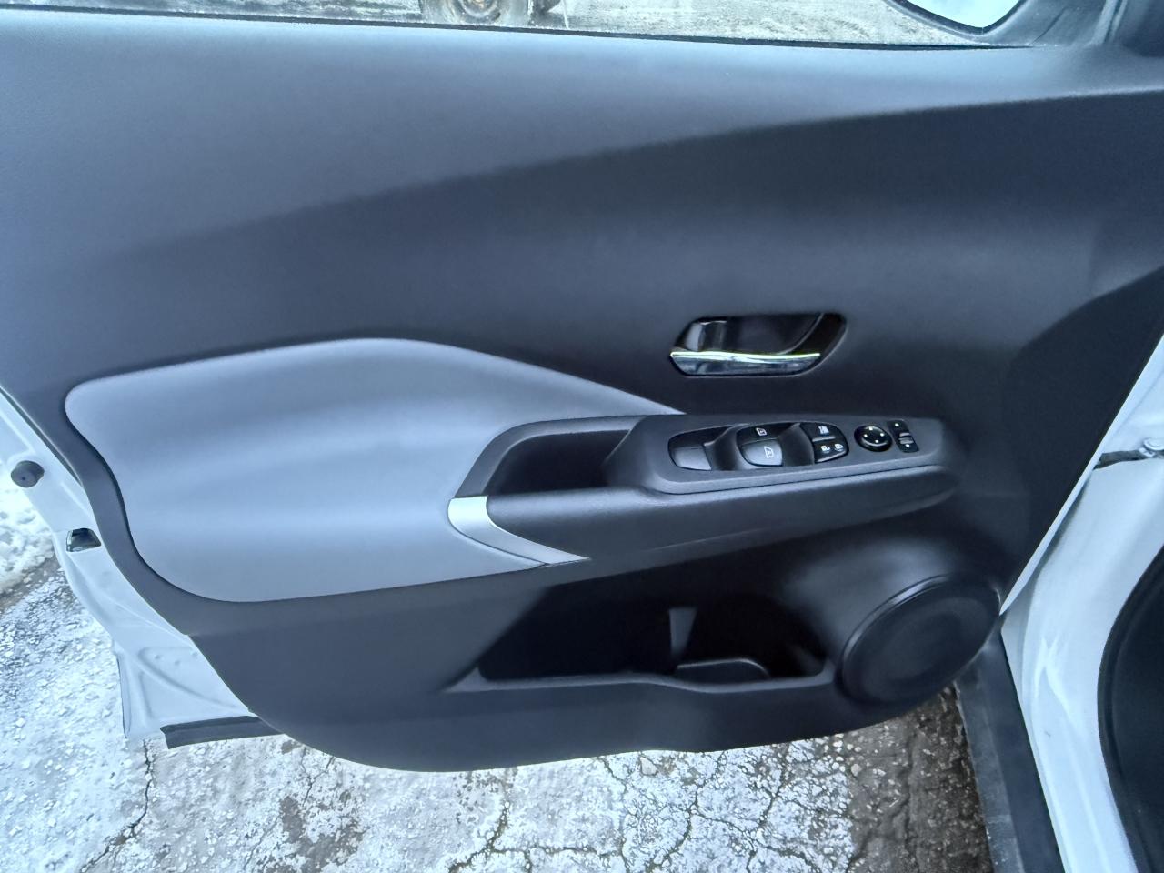 2024 Nissan Kicks SR Photo