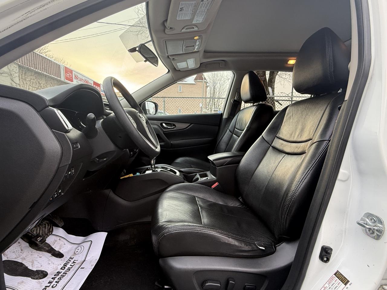 2016 Nissan Rogue SV Photo