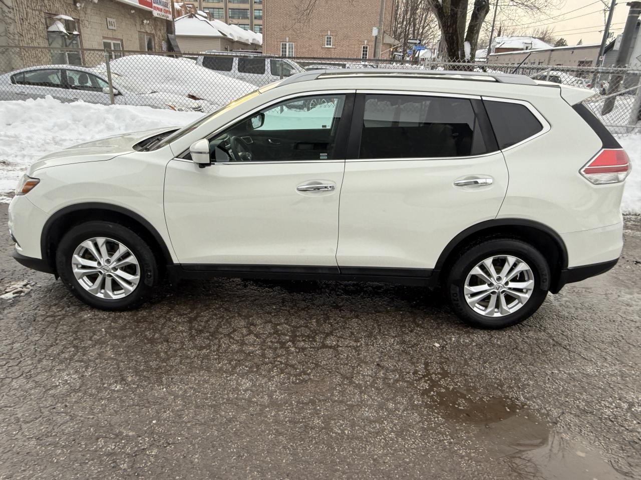 2016 Nissan Rogue SV Photo