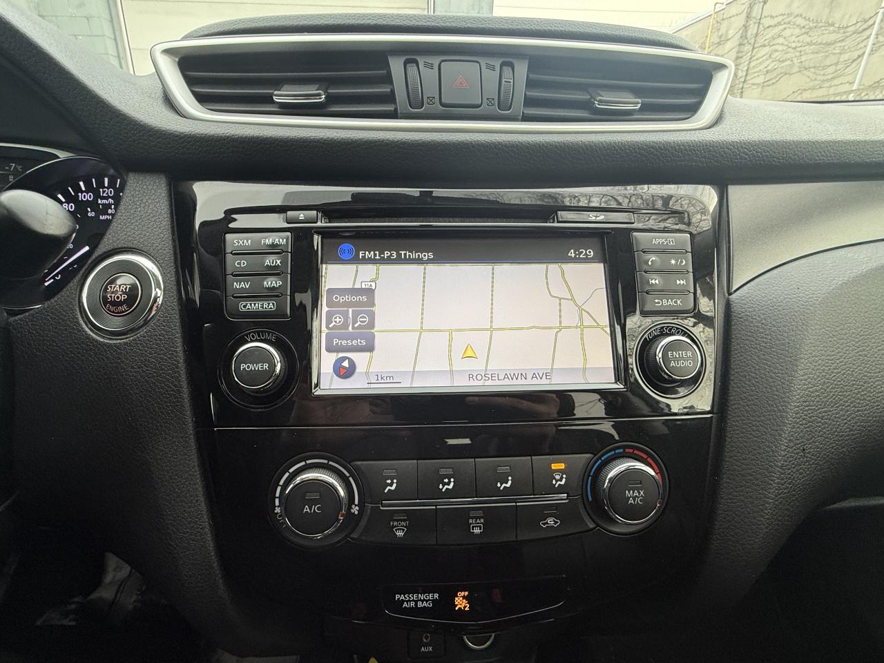 2016 Nissan Rogue SV Photo