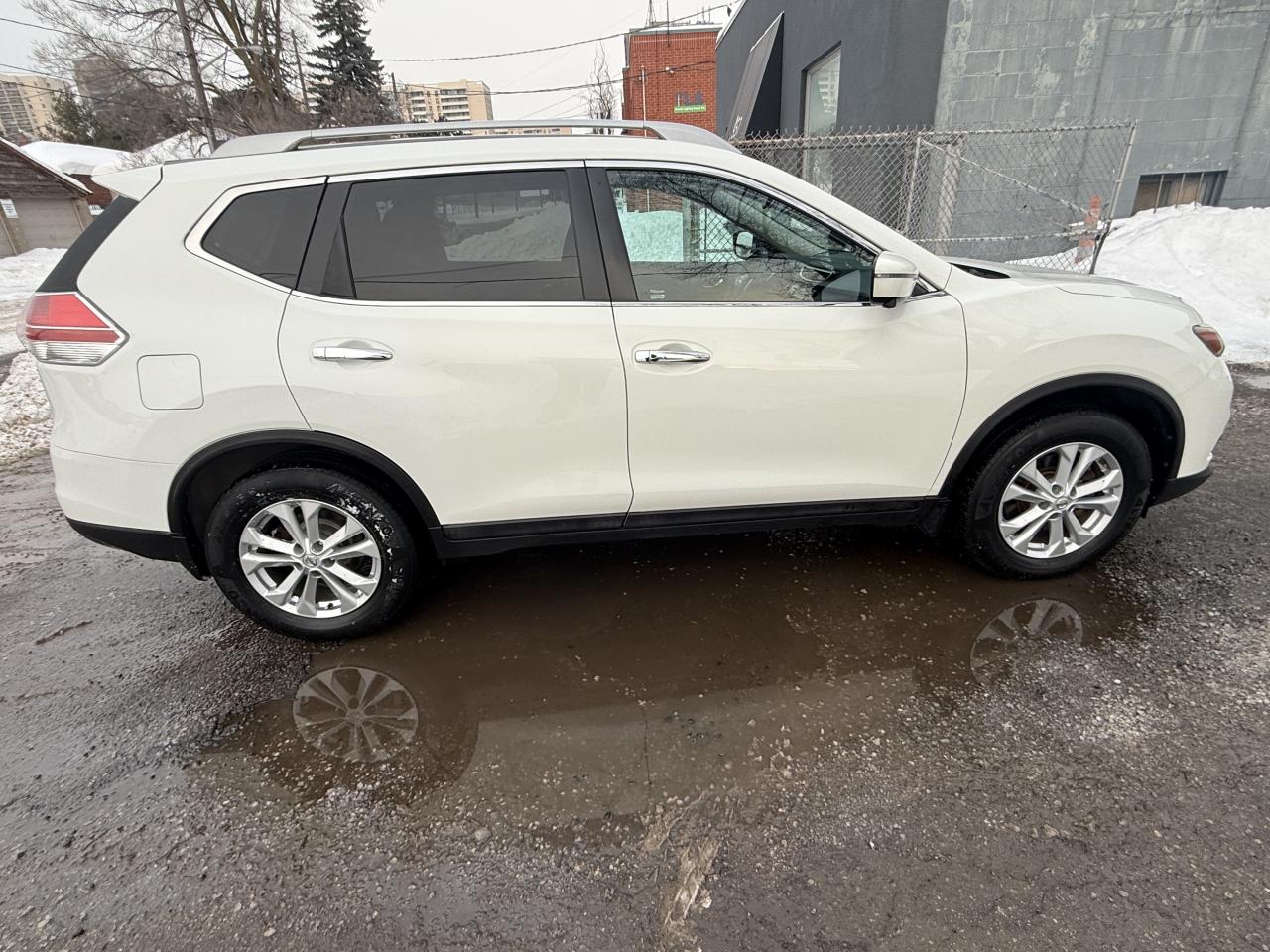 2016 Nissan Rogue SV Photo