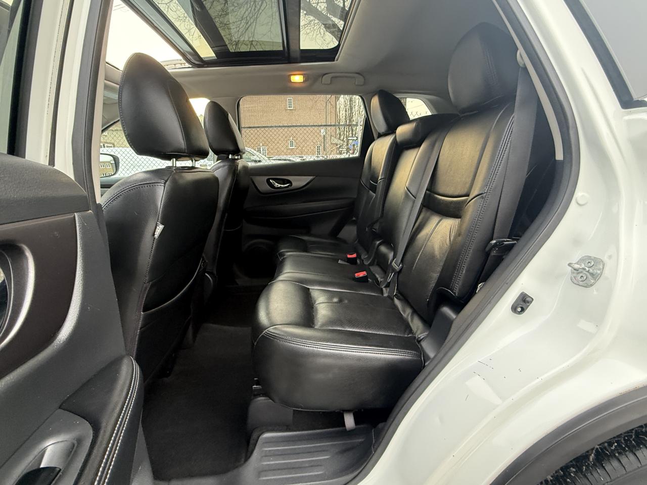 2016 Nissan Rogue SV Photo