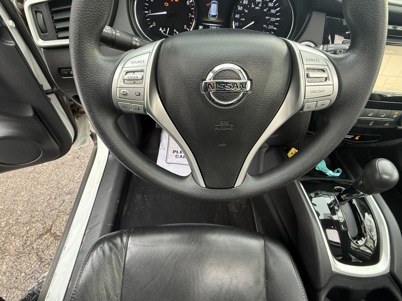 2016 Nissan Rogue SV Photo