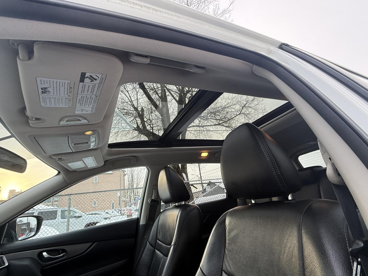 2016 Nissan Rogue SV Photo