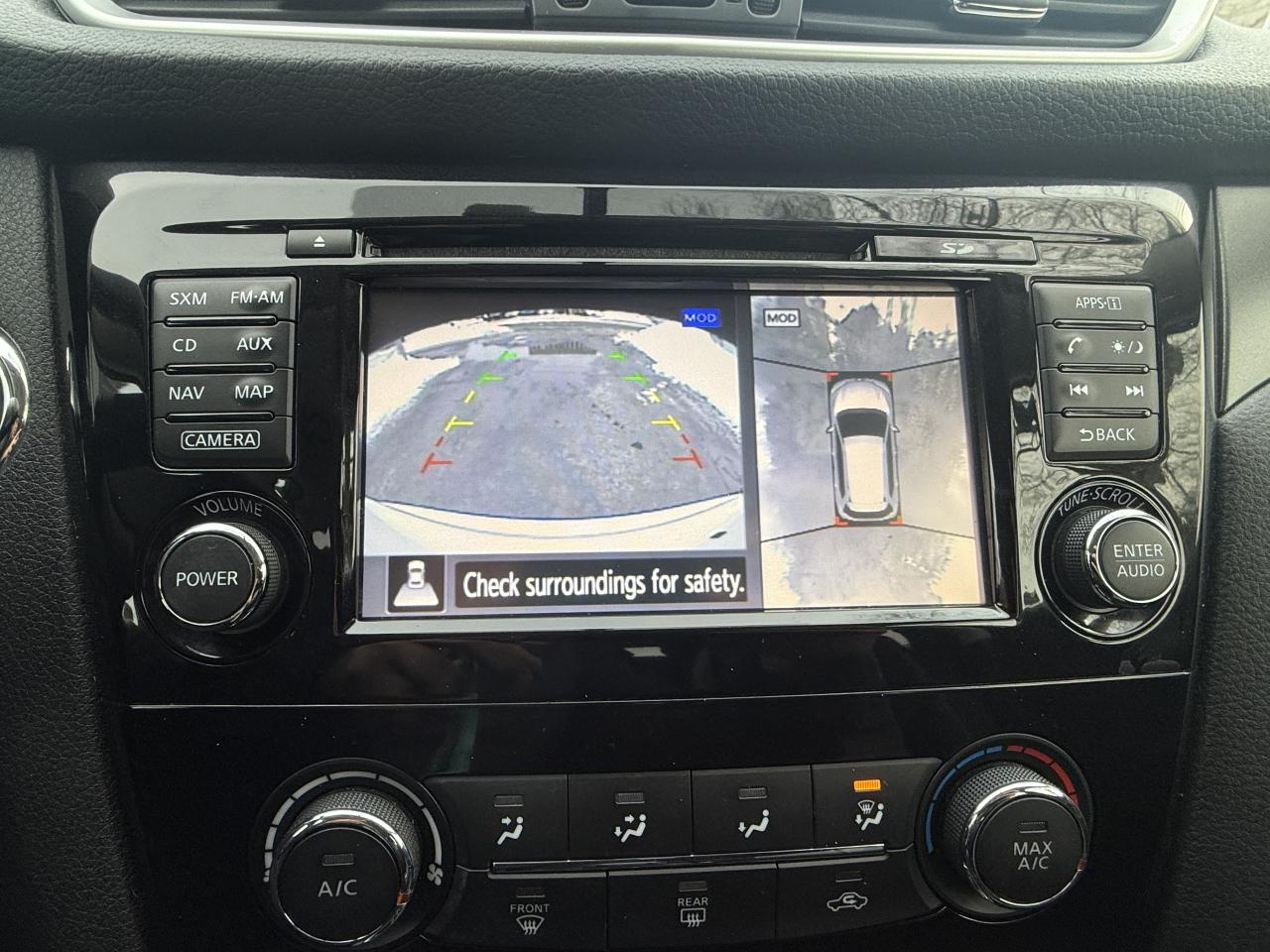 2016 Nissan Rogue SV Photo