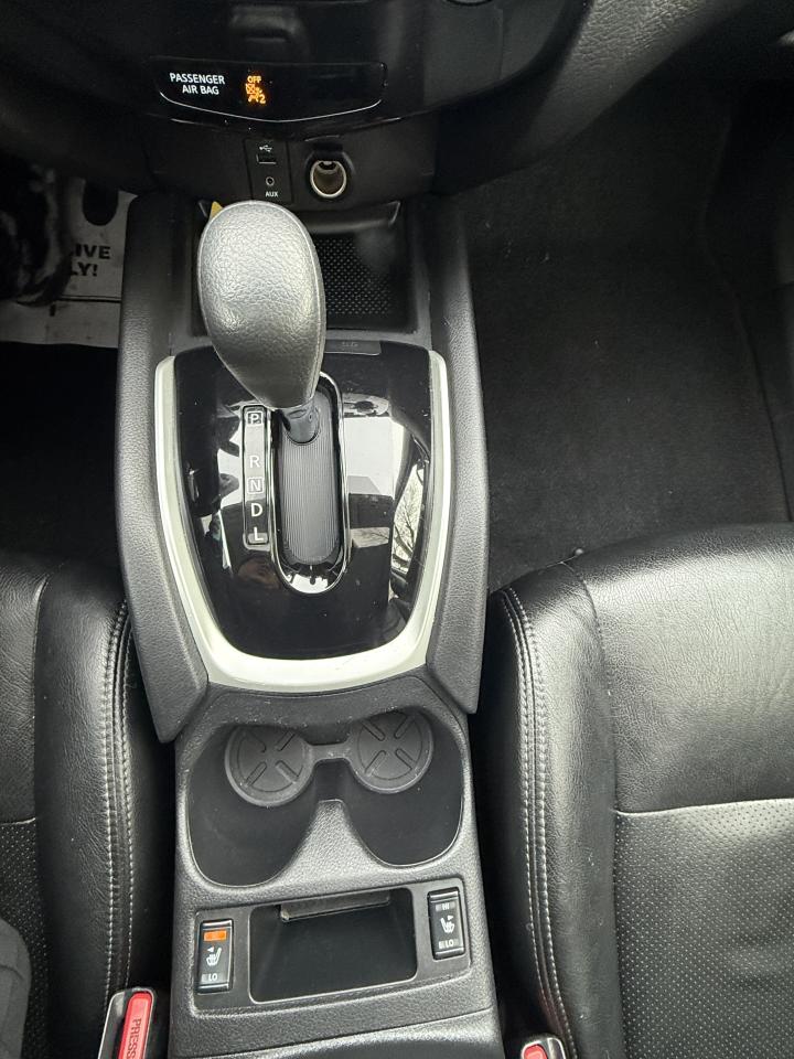 2016 Nissan Rogue SV Photo