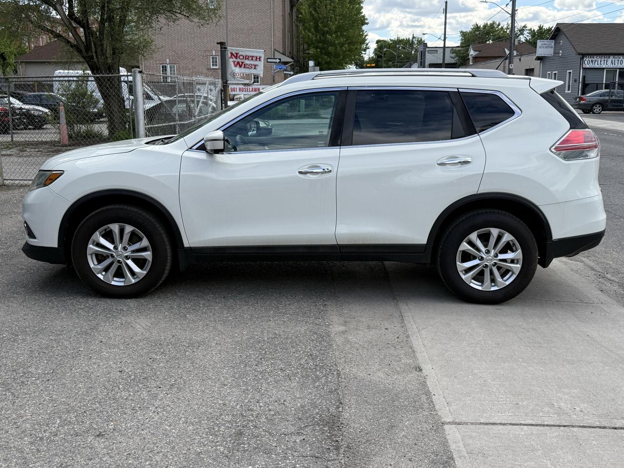 2016 Nissan Rogue AWD 4dr S Photo