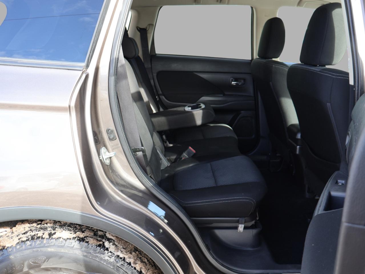 2018 Mitsubishi Outlander ES AWC CERTIFIED *ACCIDENT FREE* CAMERA BLUETOOTH HEATED SEATS CRUISE ALLOYS Photo