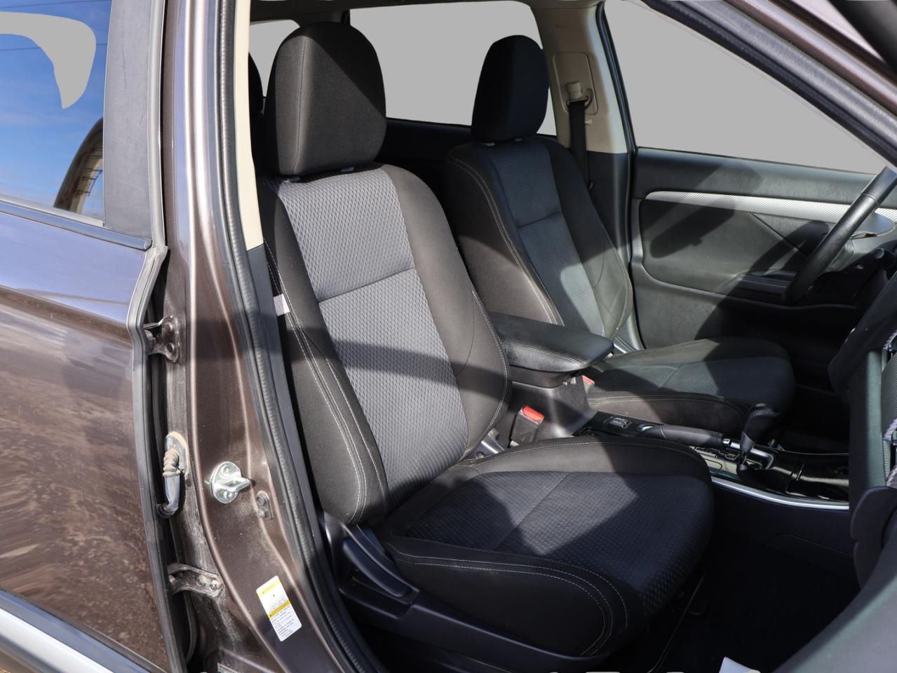 2018 Mitsubishi Outlander ES AWC CERTIFIED *ACCIDENT FREE* CAMERA BLUETOOTH HEATED SEATS CRUISE ALLOYS Photo