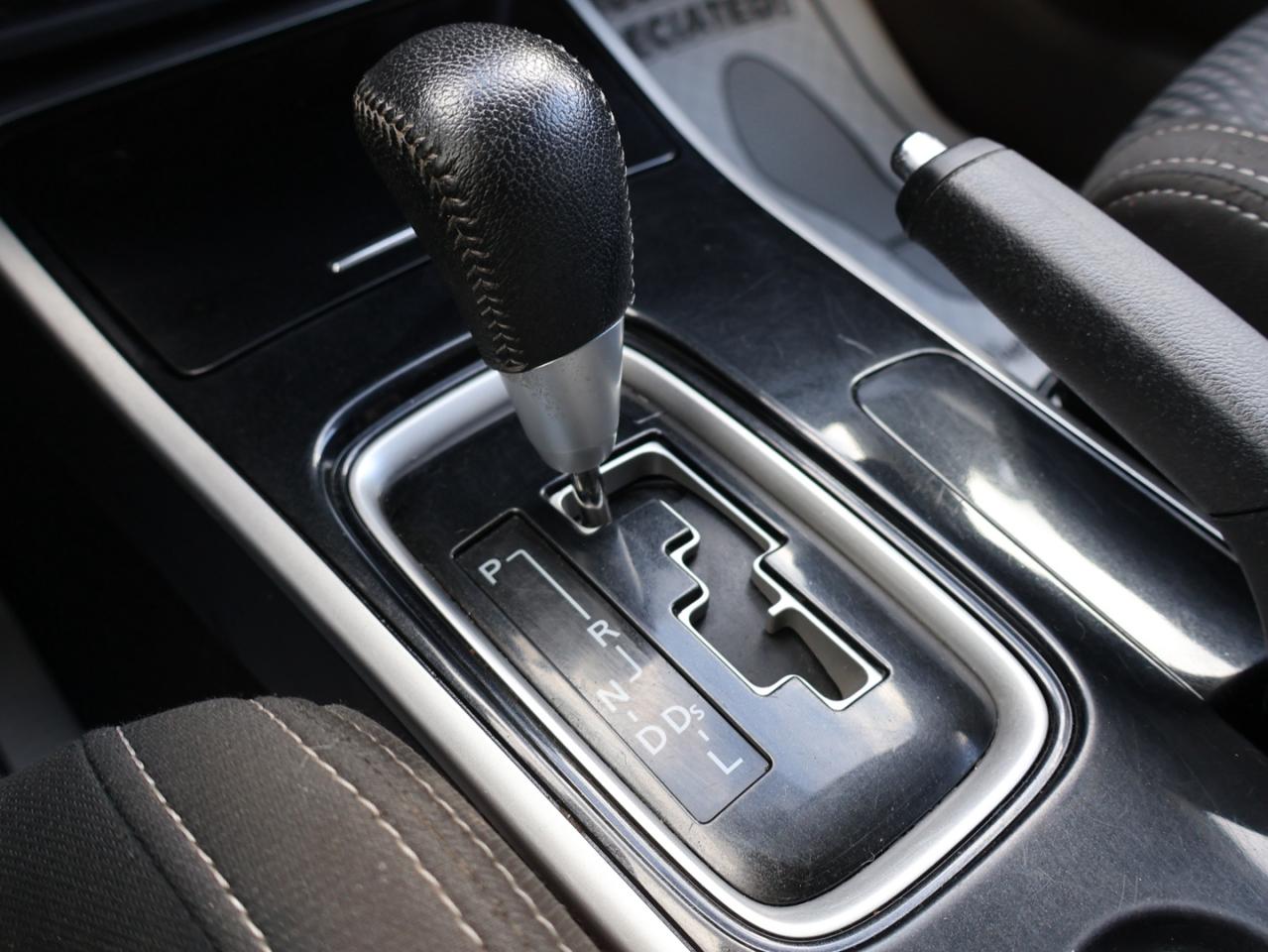 2018 Mitsubishi Outlander ES AWC CERTIFIED *ACCIDENT FREE* CAMERA BLUETOOTH HEATED SEATS CRUISE ALLOYS Photo