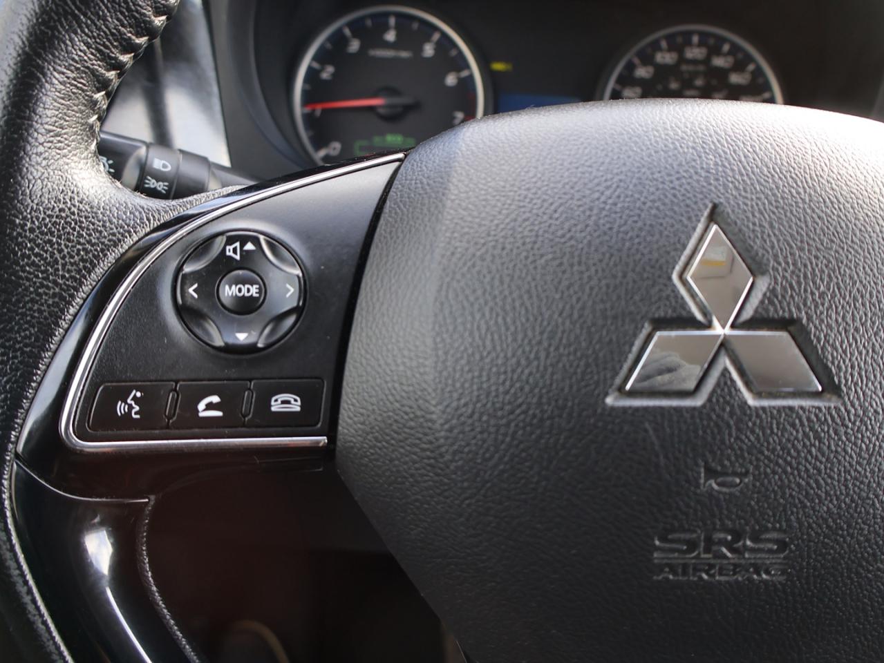 2018 Mitsubishi Outlander ES AWC CERTIFIED *ACCIDENT FREE* CAMERA BLUETOOTH HEATED SEATS CRUISE ALLOYS Photo