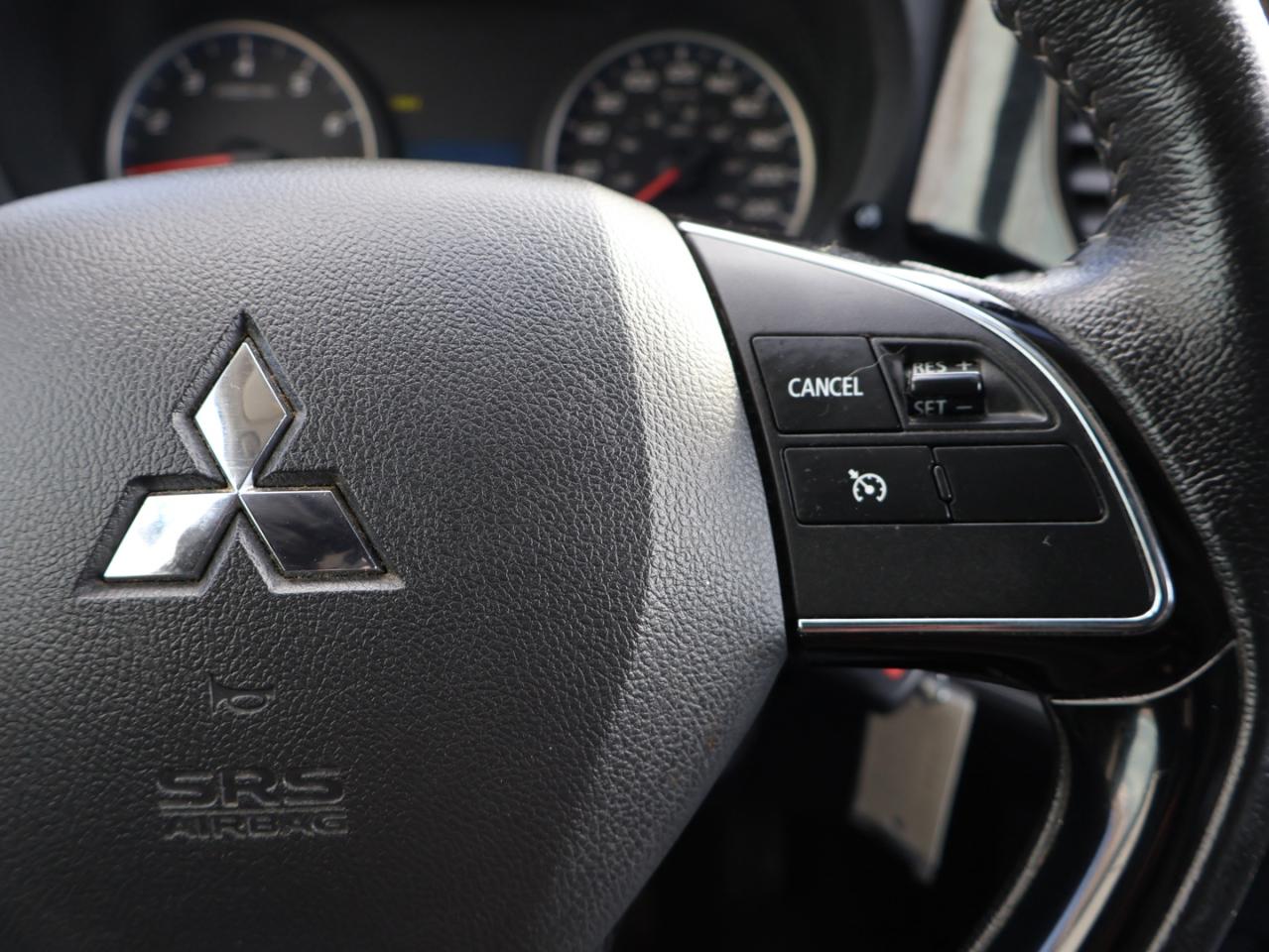 2018 Mitsubishi Outlander ES AWC CERTIFIED *ACCIDENT FREE* CAMERA BLUETOOTH HEATED SEATS CRUISE ALLOYS Photo