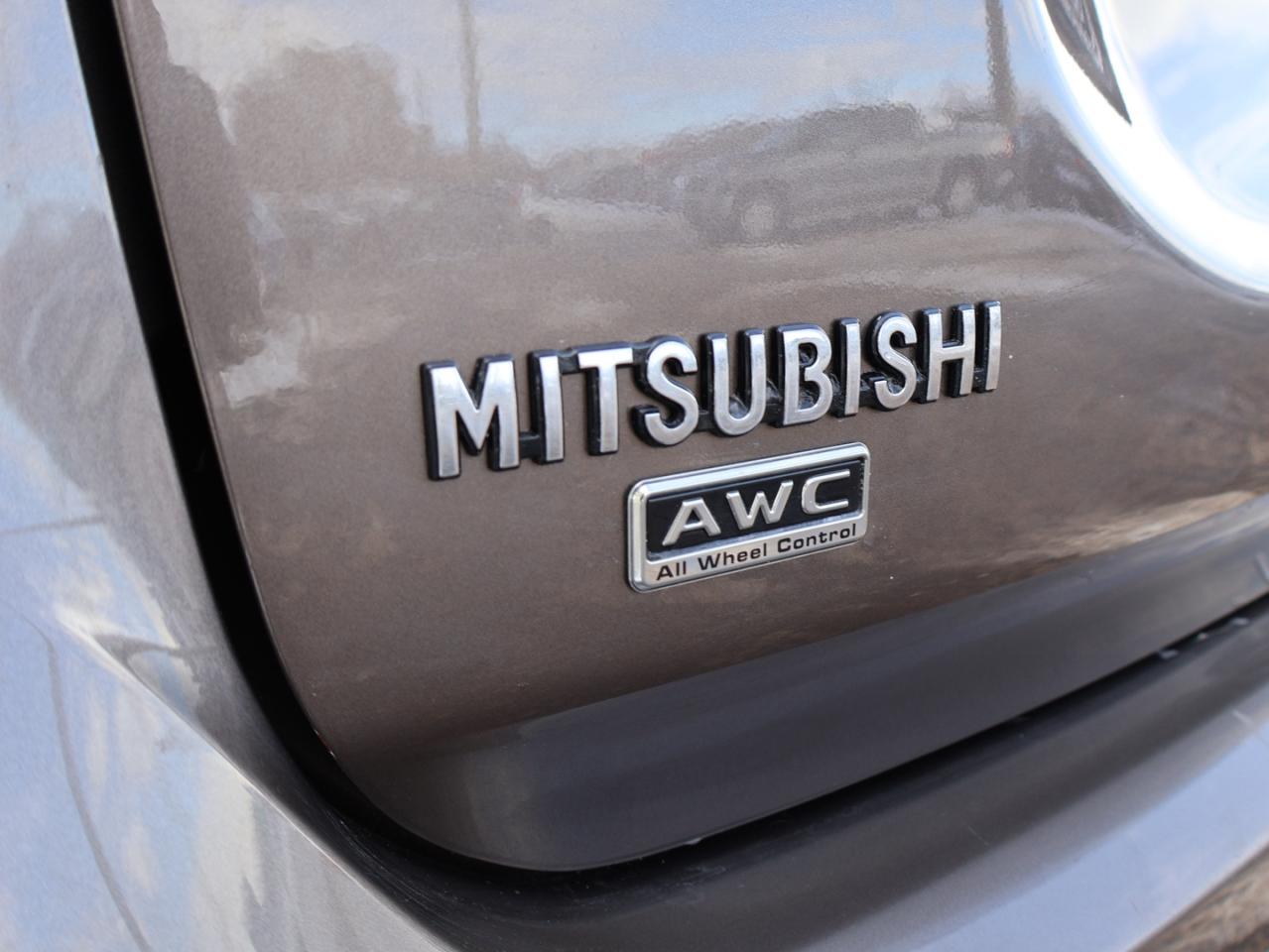 2018 Mitsubishi Outlander ES AWC CERTIFIED *ACCIDENT FREE* CAMERA BLUETOOTH HEATED SEATS CRUISE ALLOYS Photo