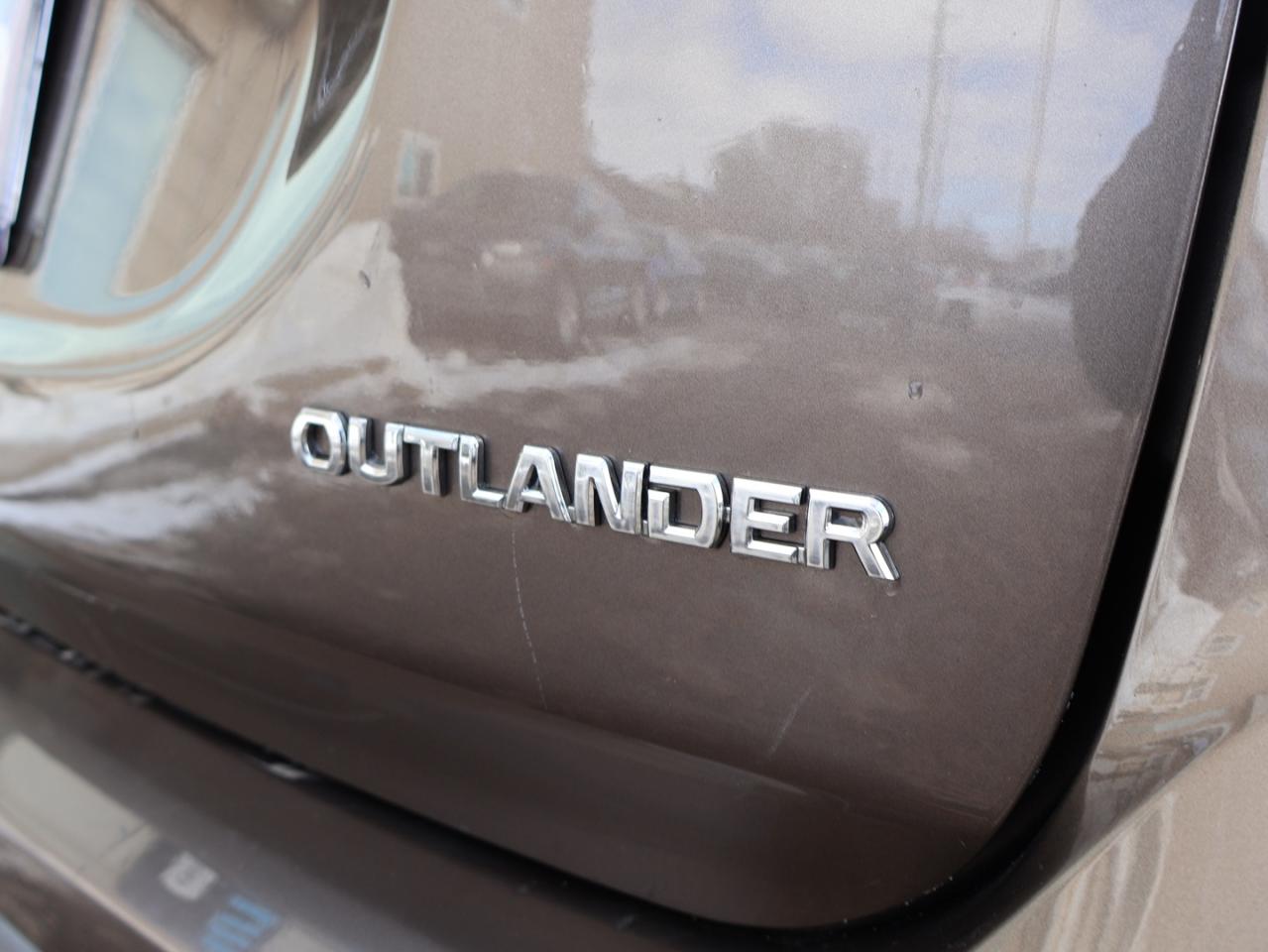 2018 Mitsubishi Outlander ES AWC CERTIFIED *ACCIDENT FREE* CAMERA BLUETOOTH HEATED SEATS CRUISE ALLOYS Photo