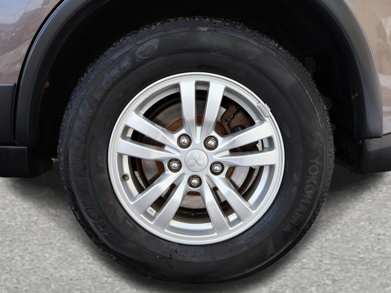 2018 Mitsubishi Outlander ES AWC CERTIFIED *ACCIDENT FREE* CAMERA BLUETOOTH HEATED SEATS CRUISE ALLOYS Photo