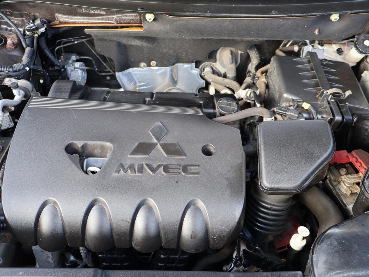 2018 Mitsubishi Outlander ES AWC CERTIFIED *ACCIDENT FREE* CAMERA BLUETOOTH HEATED SEATS CRUISE ALLOYS Photo