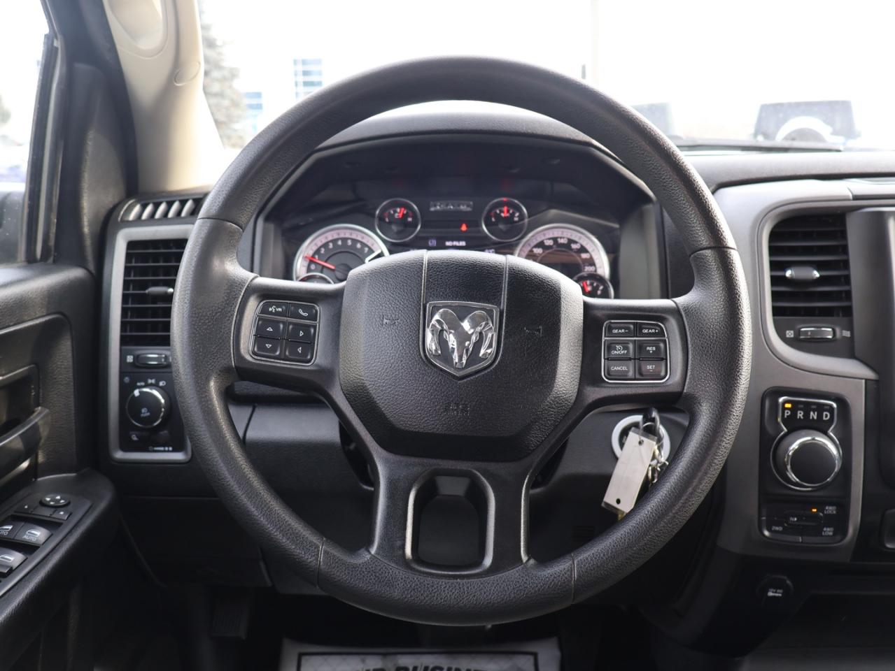 2021 RAM 1500 Classic EXPRESS 4WD CERTIFIED *ACCIDENT FREE* CAMERA BLUETOOTH CRUISE ALLOYS Photo