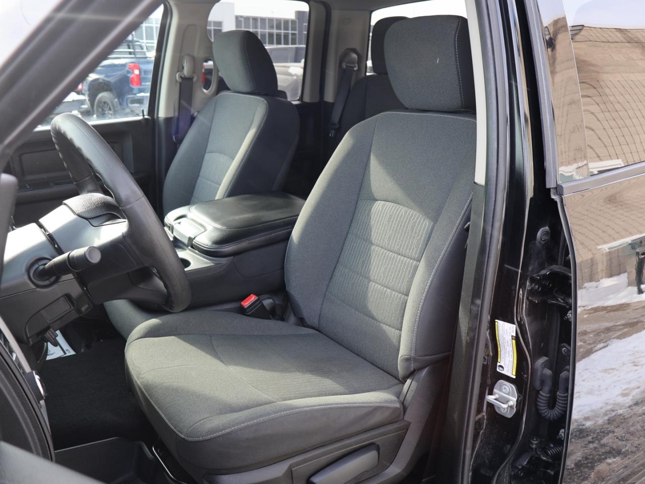 2021 RAM 1500 Classic EXPRESS 4WD CERTIFIED *ACCIDENT FREE* CAMERA BLUETOOTH CRUISE ALLOYS Photo