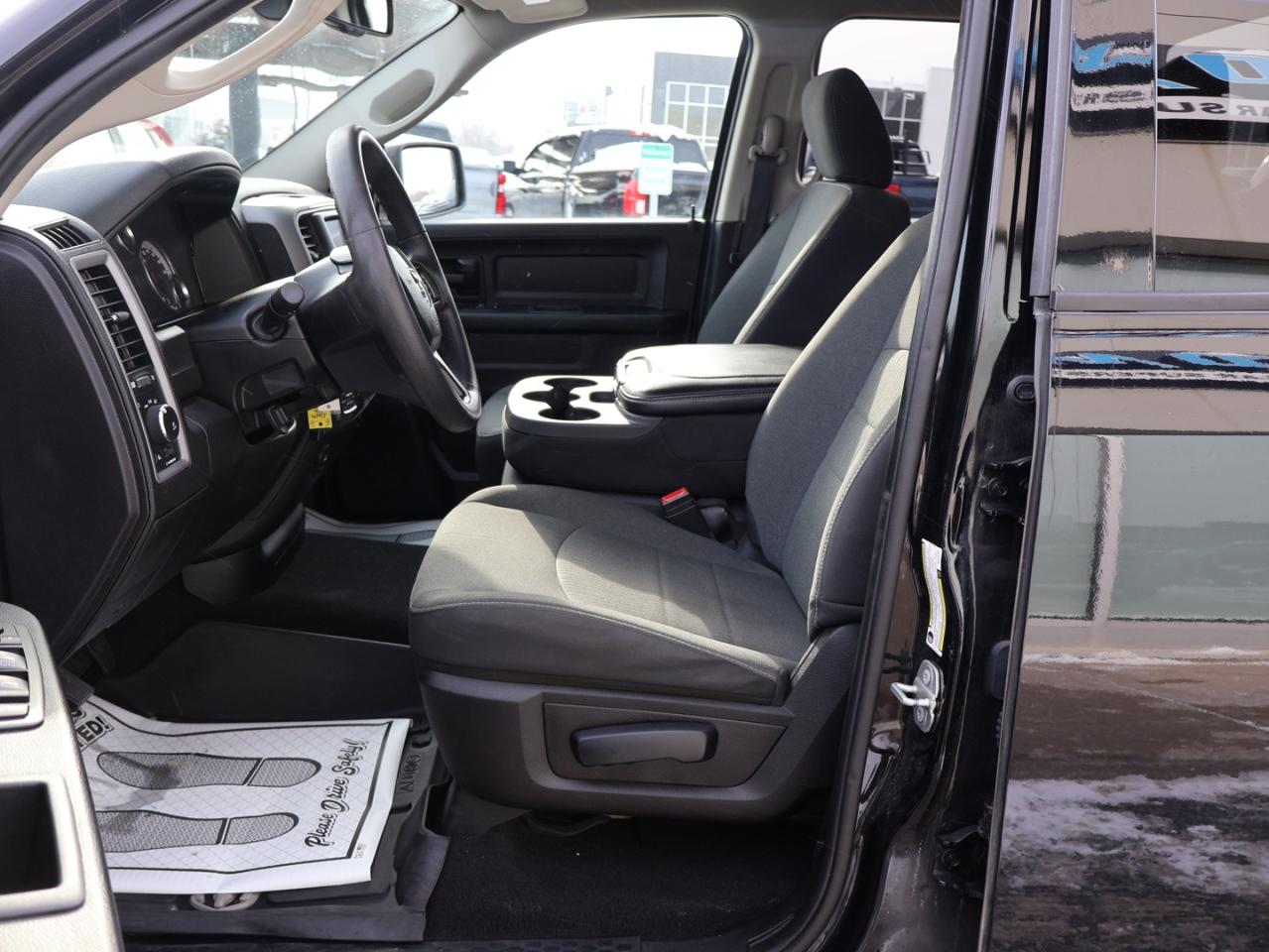 2021 RAM 1500 Classic EXPRESS 4WD CERTIFIED *ACCIDENT FREE* CAMERA BLUETOOTH CRUISE ALLOYS Photo