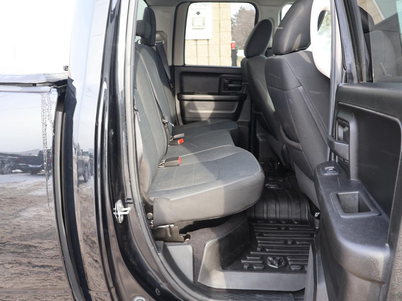 2021 RAM 1500 Classic EXPRESS 4WD CERTIFIED *ACCIDENT FREE* CAMERA BLUETOOTH CRUISE ALLOYS Photo