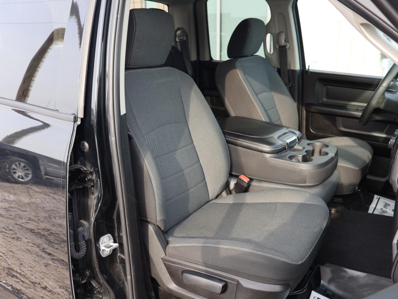 2021 RAM 1500 Classic EXPRESS 4WD CERTIFIED *ACCIDENT FREE* CAMERA BLUETOOTH CRUISE ALLOYS Photo