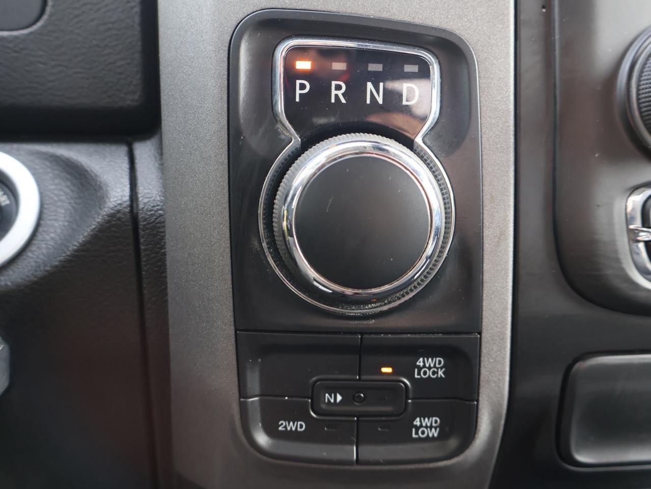 2021 RAM 1500 Classic EXPRESS 4WD CERTIFIED *ACCIDENT FREE* CAMERA BLUETOOTH CRUISE ALLOYS Photo