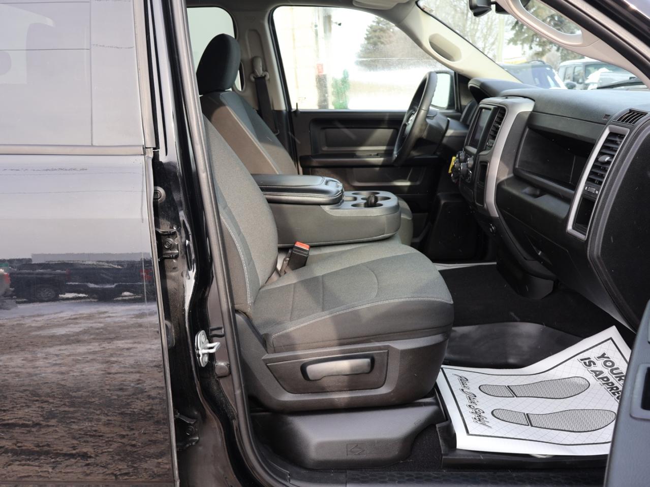 2021 RAM 1500 Classic EXPRESS 4WD CERTIFIED *ACCIDENT FREE* CAMERA BLUETOOTH CRUISE ALLOYS Photo