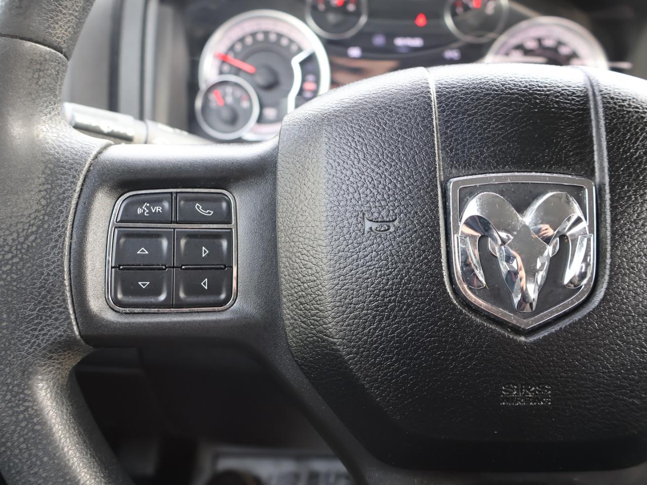 2021 RAM 1500 Classic EXPRESS 4WD CERTIFIED *ACCIDENT FREE* CAMERA BLUETOOTH CRUISE ALLOYS Photo