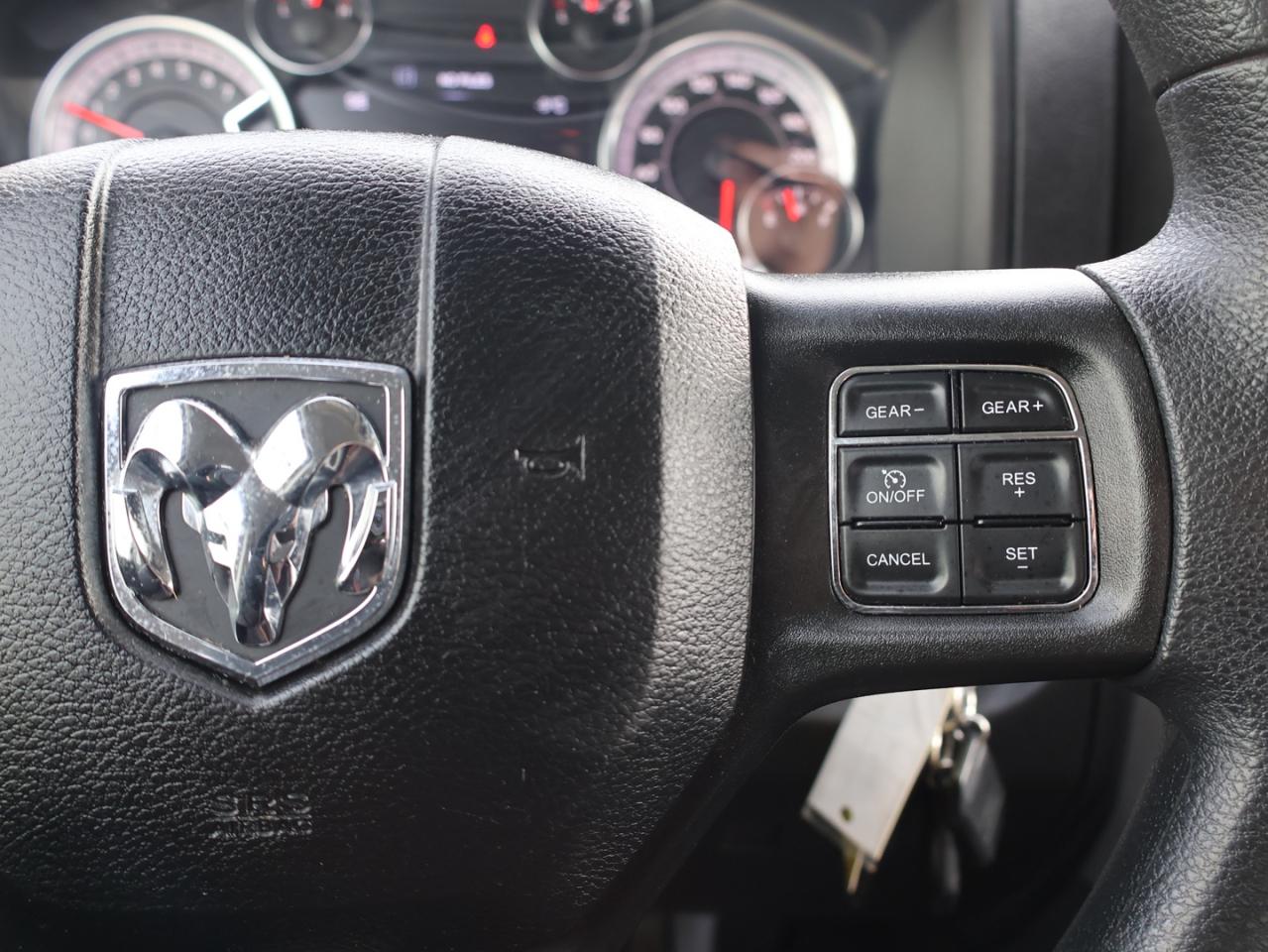 2021 RAM 1500 Classic EXPRESS 4WD CERTIFIED *ACCIDENT FREE* CAMERA BLUETOOTH CRUISE ALLOYS Photo