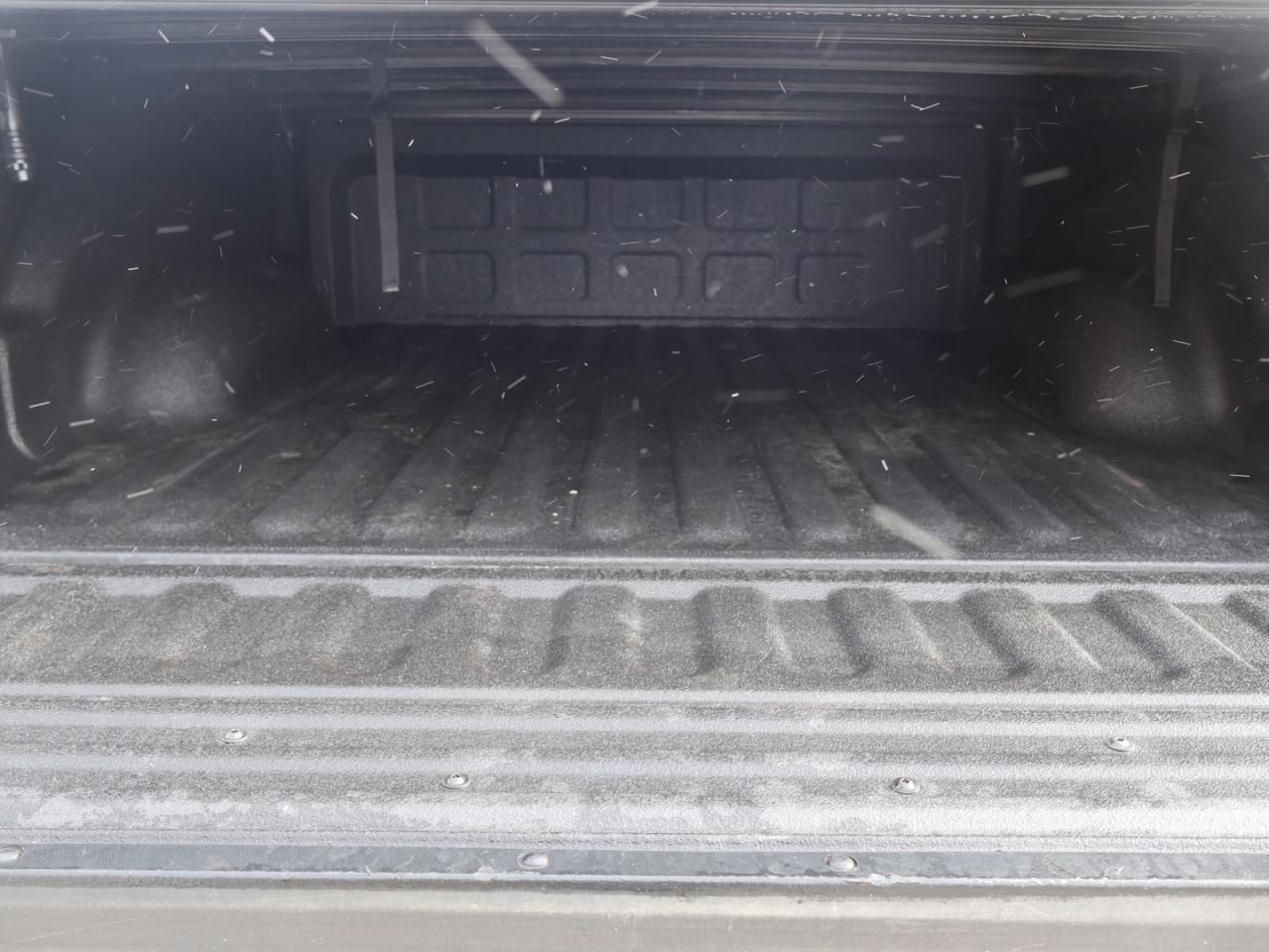 2021 RAM 1500 Classic EXPRESS 4WD CERTIFIED *ACCIDENT FREE* CAMERA BLUETOOTH CRUISE ALLOYS Photo