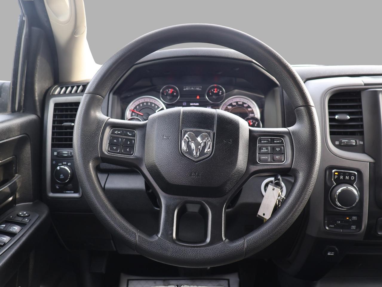 2021 RAM 1500 Classic EXPRESS 4WD CERTIFIED *ACCIDENT FREE* CAMERA BLUETOOTH CRUISE ALLOYS Photo