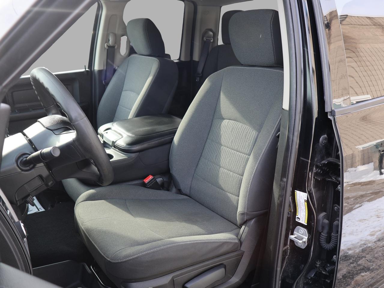 2021 RAM 1500 Classic EXPRESS 4WD CERTIFIED *ACCIDENT FREE* CAMERA BLUETOOTH CRUISE ALLOYS Photo