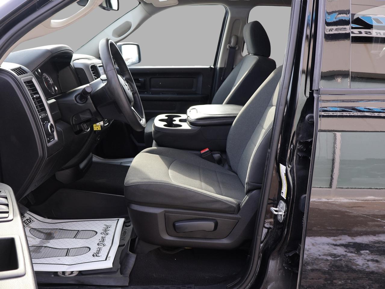 2021 RAM 1500 Classic EXPRESS 4WD CERTIFIED *ACCIDENT FREE* CAMERA BLUETOOTH CRUISE ALLOYS Photo