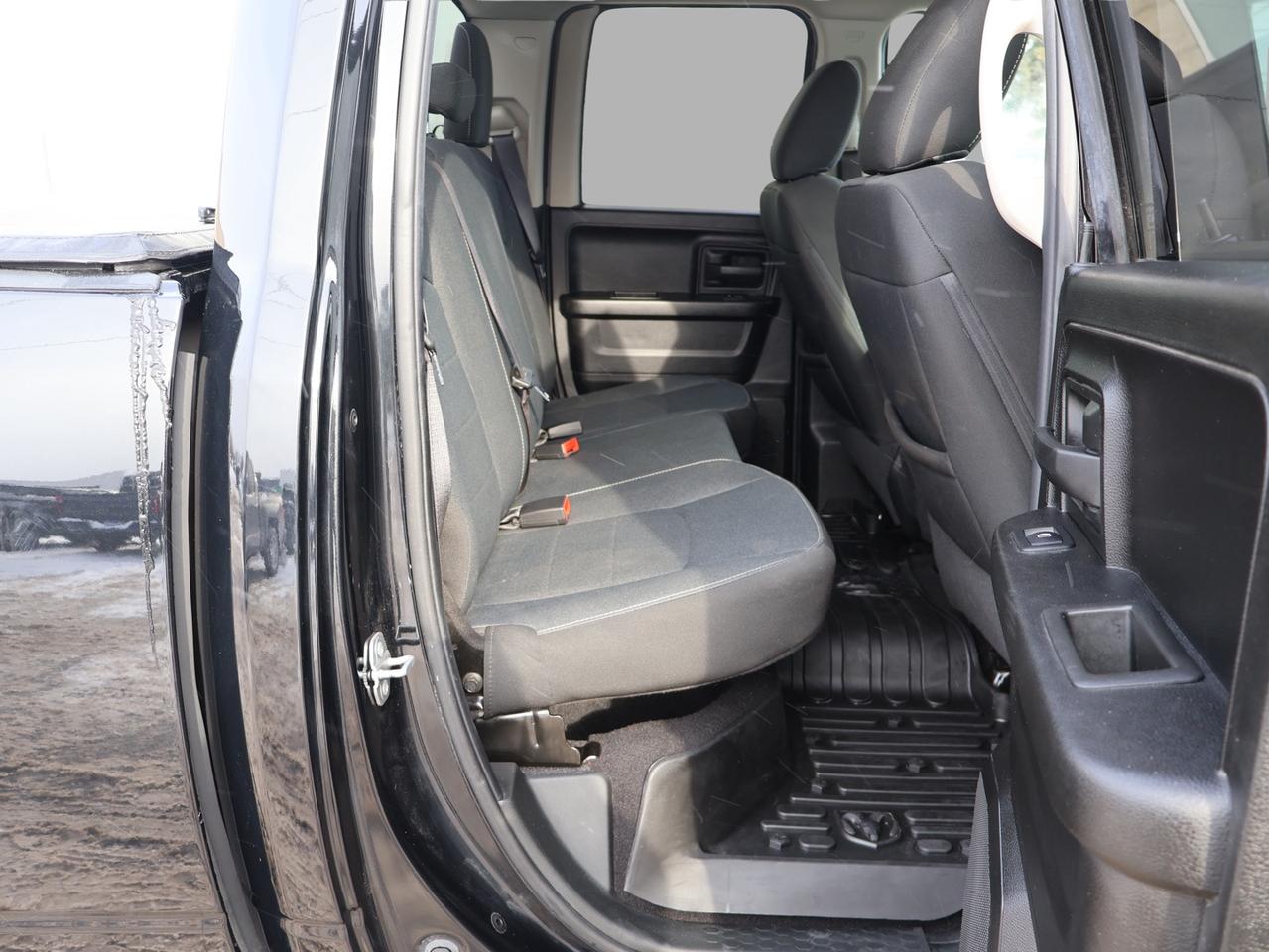 2021 RAM 1500 Classic EXPRESS 4WD CERTIFIED *ACCIDENT FREE* CAMERA BLUETOOTH CRUISE ALLOYS Photo