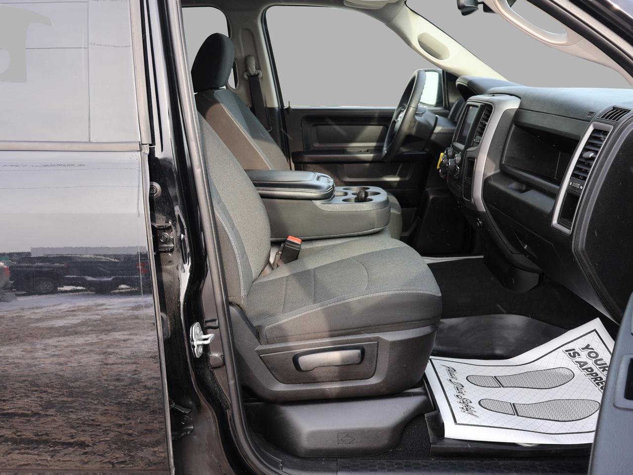 2021 RAM 1500 Classic EXPRESS 4WD CERTIFIED *ACCIDENT FREE* CAMERA BLUETOOTH CRUISE ALLOYS Photo