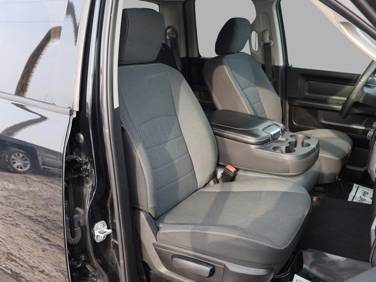 2021 RAM 1500 Classic EXPRESS 4WD CERTIFIED *ACCIDENT FREE* CAMERA BLUETOOTH CRUISE ALLOYS Photo