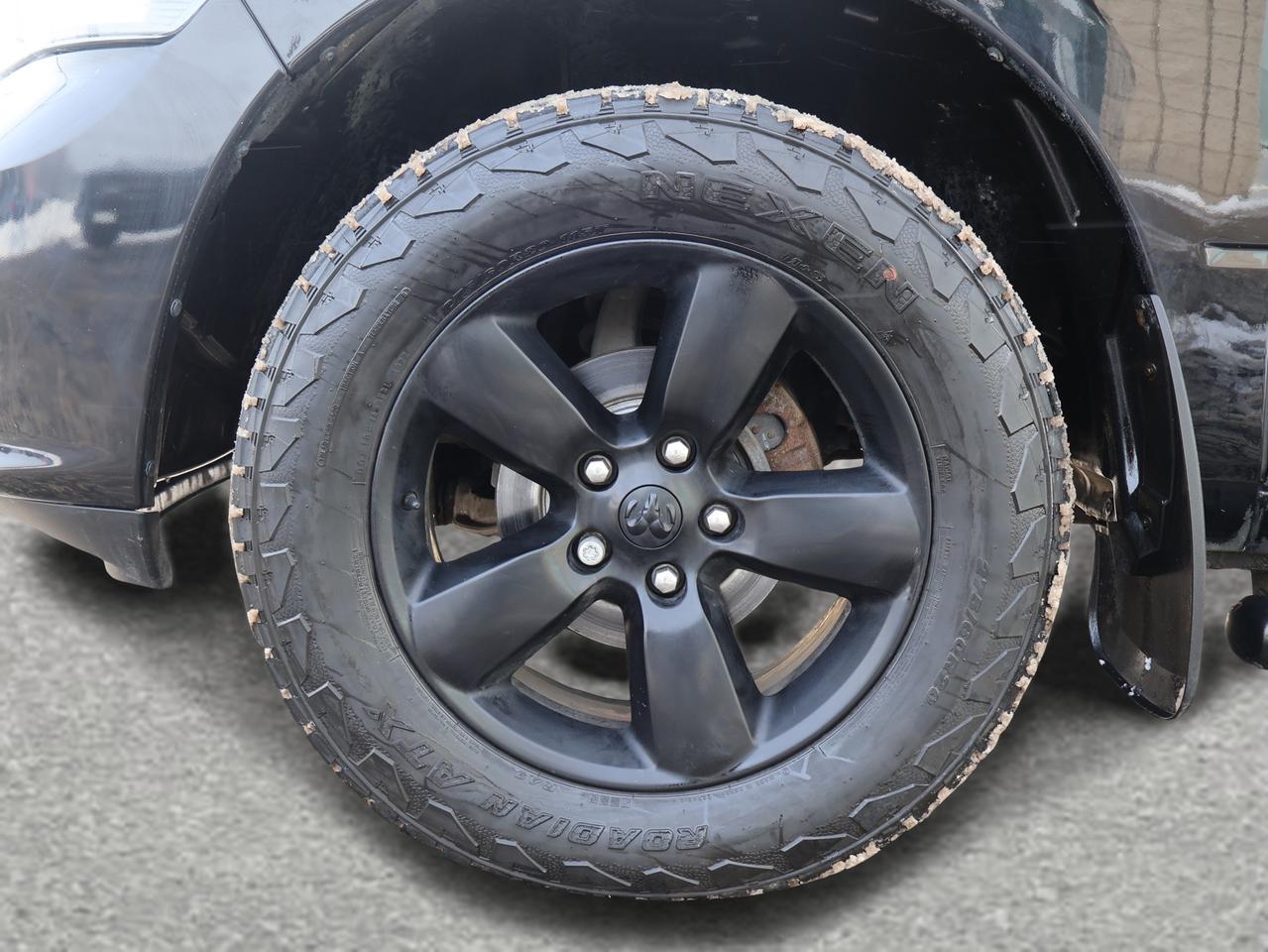 2021 RAM 1500 Classic EXPRESS 4WD CERTIFIED *ACCIDENT FREE* CAMERA BLUETOOTH CRUISE ALLOYS Photo