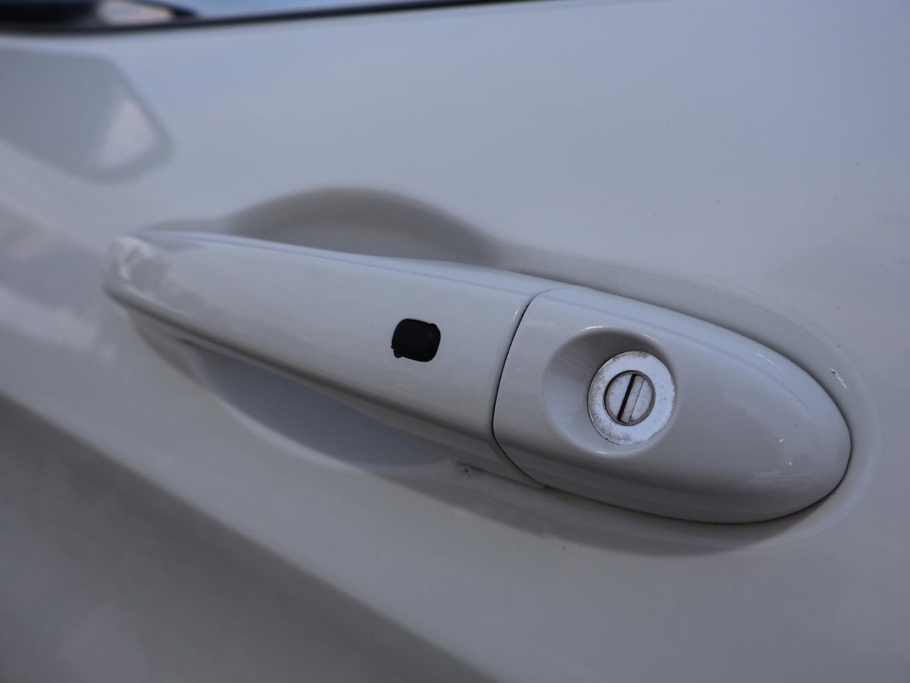 2019 Jeep Cherokee V6 LIMITED 4WD CERTIFIED *ACCIDENT FREE* CAMERA NAV BLUETOOTH LEATHER HEATED SEATS PANO ROOF CRUISE ALLOYS Photo