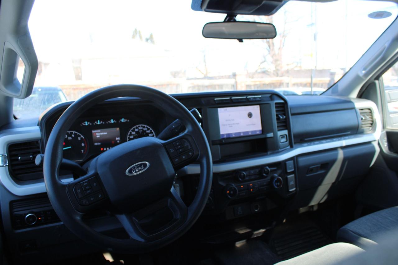 2024 Ford SUPER DUTY F-250 SRW XLT 4WD Crew Cab 8' Box Photo