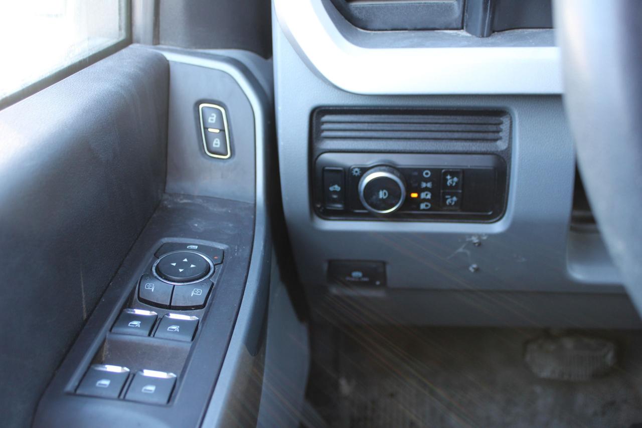 2024 Ford SUPER DUTY F-250 SRW XLT 4WD Crew Cab 8' Box Photo