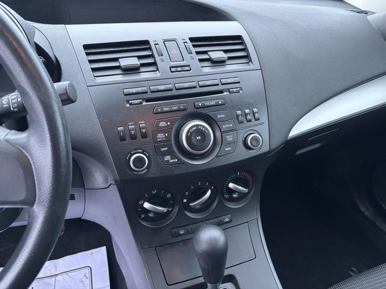 2013 Mazda MAZDA3 GX Photo