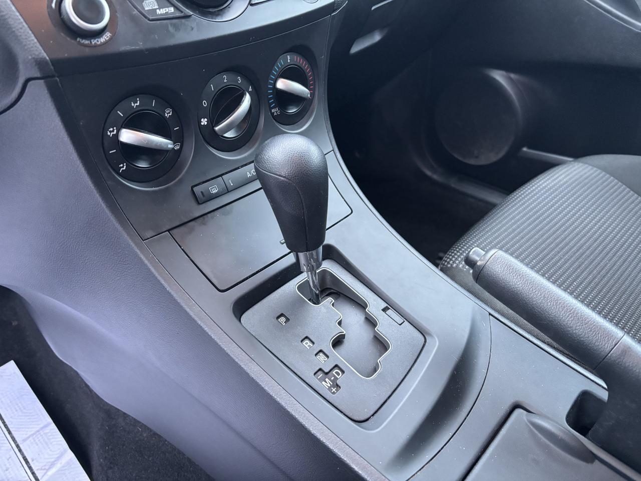 2013 Mazda MAZDA3 GX Photo