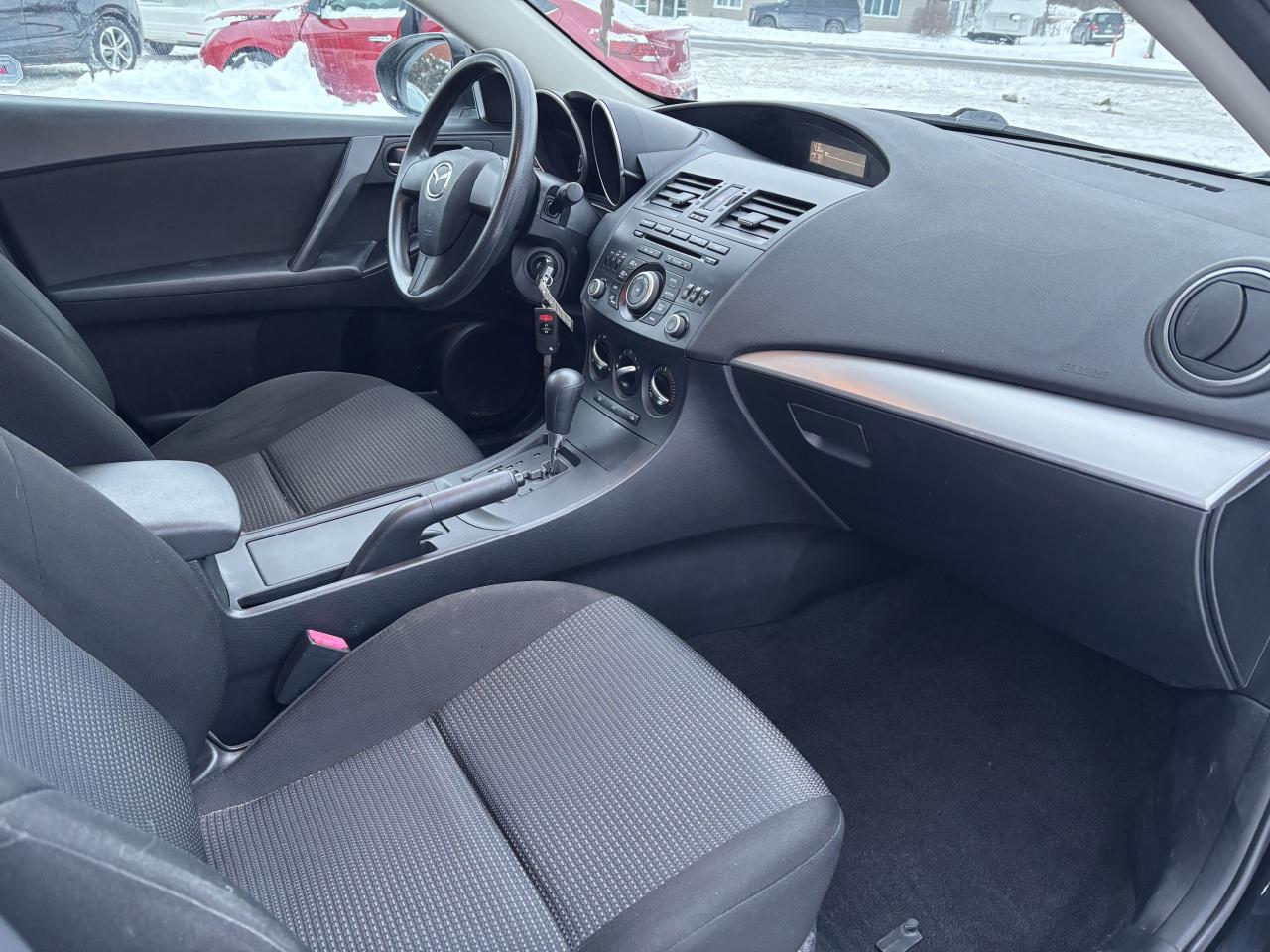 2013 Mazda MAZDA3 GX Photo