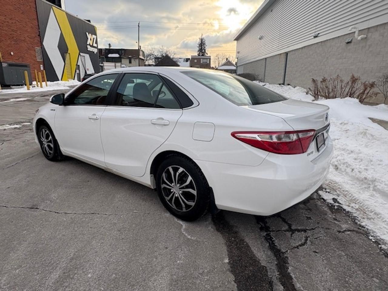 2016 Toyota Camry HYBRID LE **HYBRID-ONLY 88,000KM-1 OWNER-WE FINANCE** Photo2
